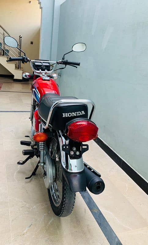 Honda 125 model 2022 with all papers genuine phone 03130184388 4