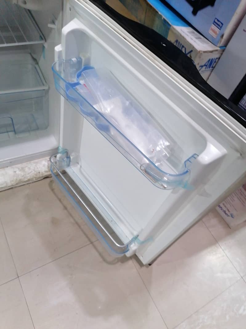 GEEPAS room Fridge with freezer just like a new 10/10 2