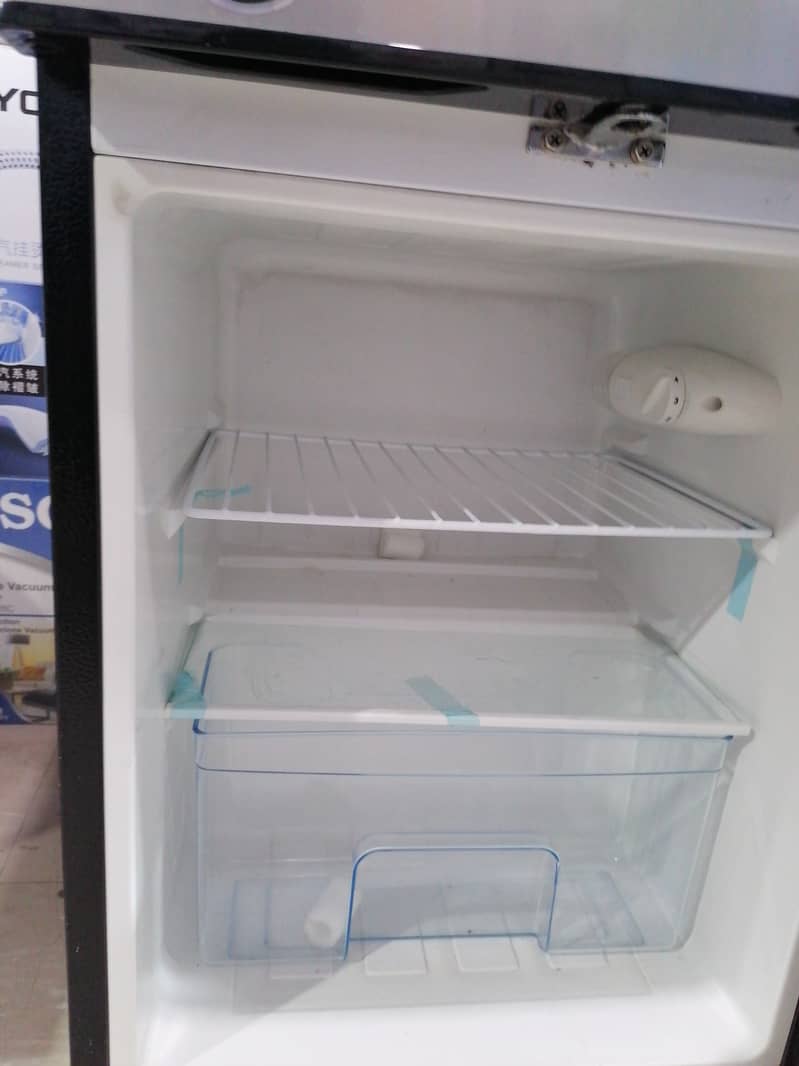 GEEPAS room Fridge with freezer just like a new 10/10 4