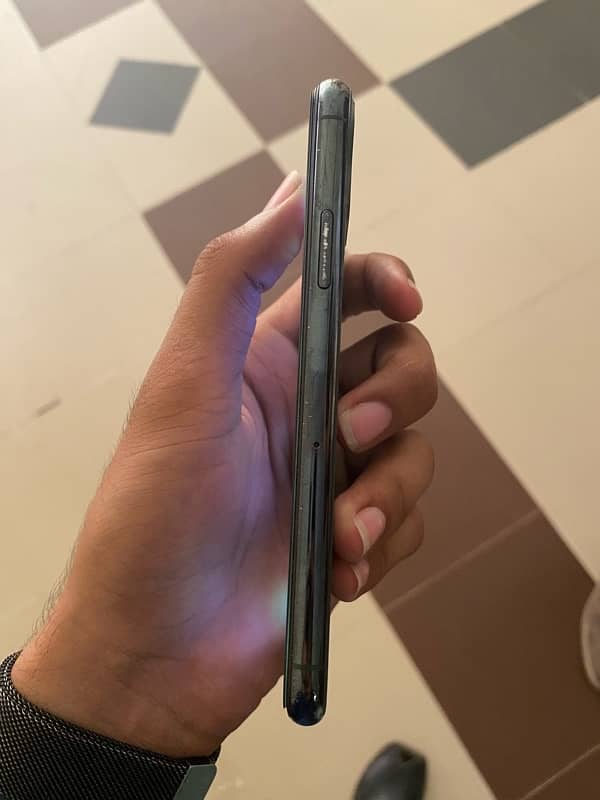 iPhone 11 Pro 256gb with box 3