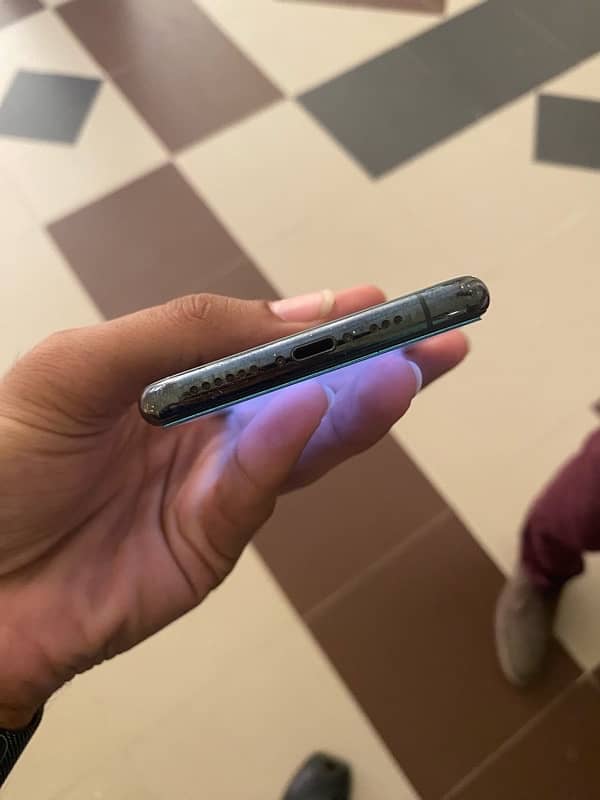 iPhone 11 Pro 256gb with box 6