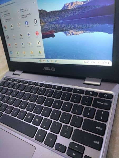 ASUS CHROMEBOOK 4GB 32GB  C TYPE CHARGER 3