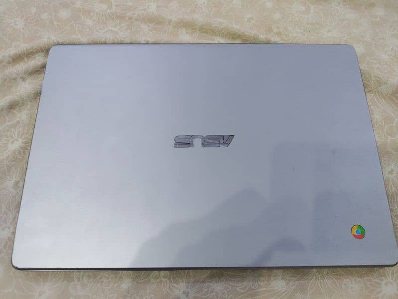 ASUS CHROMEBOOK 4GB 32GB  C TYPE CHARGER 5