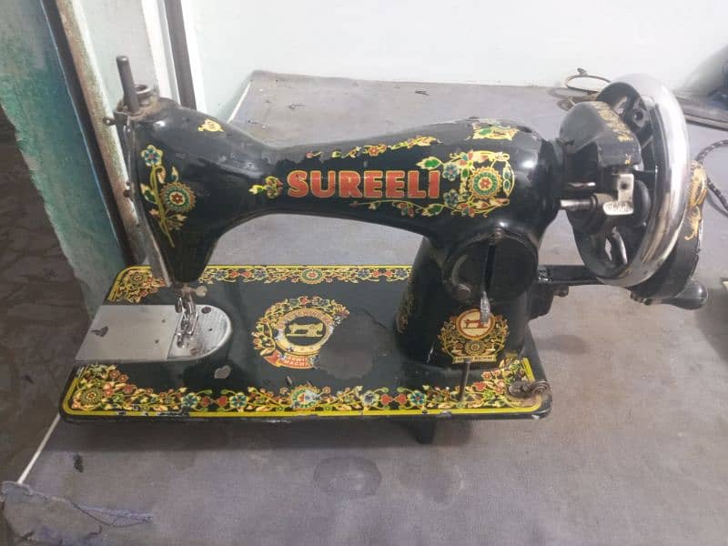 Surlla sewing machine good condition 0