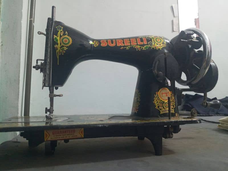 Surlla sewing machine good condition 2