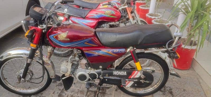 Honda 70cc 2019 model Lahore number lush condition single hand used 2