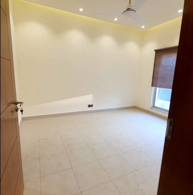 Fully Renovated 3 Bed DD Iqbal Villa For Sale Near Main Enterance 8