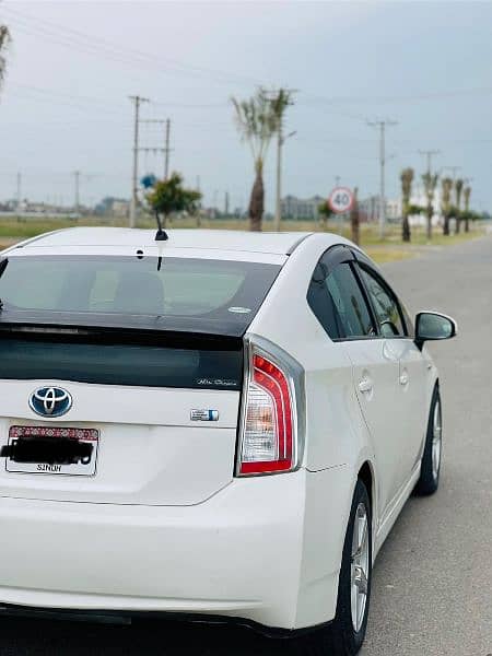 Toyota Prius 2012 4