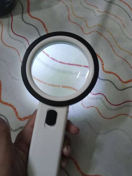 LED MAGNIFIEING GLASS 4