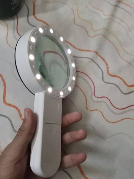 LED MAGNIFIEING GLASS 5