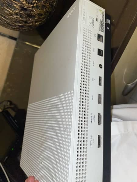 Xbox One S 1TB 1