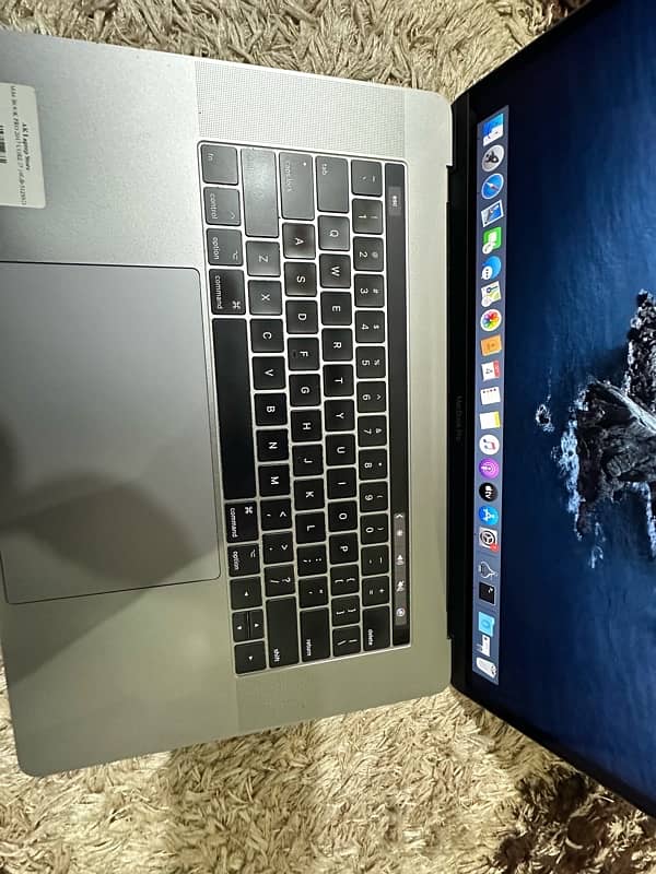 MacBook Pro 2017 with TouchBar 3