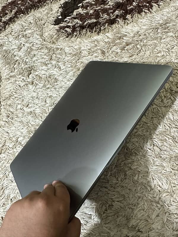 MacBook Pro 2017 with TouchBar 7