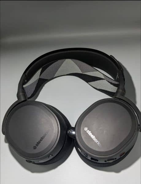 SteelSeries Arctis 7 Wireless Gaming Headphone 1