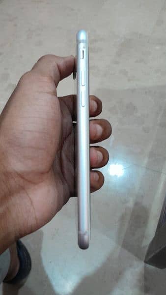 I phone 7 (32 GB) 4