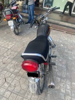 Honda 125 2010 model red color