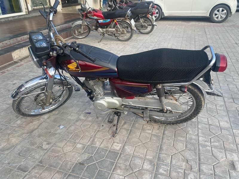 Honda 125 2010 model red color 2