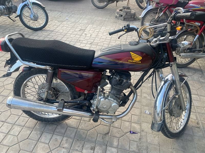 Honda 125 2010 model red color 3