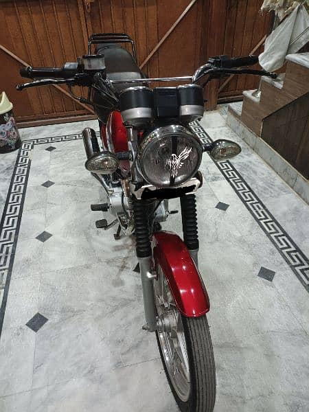 Suzuki GS150 1