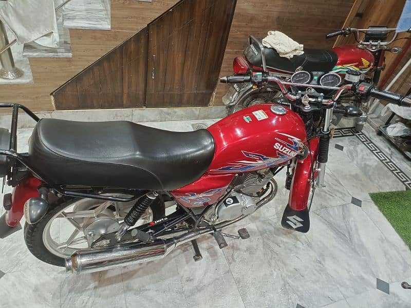 Suzuki GS150 5