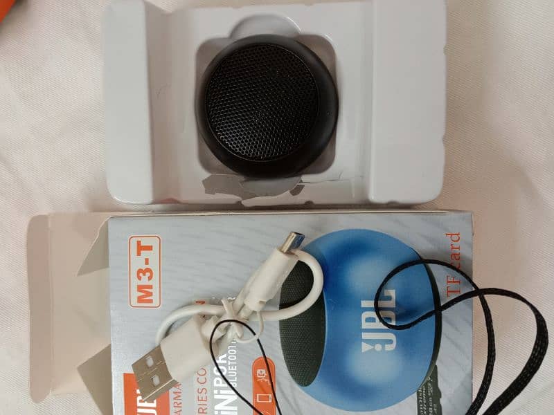 JBL MT-3 Mini portable speaker 1