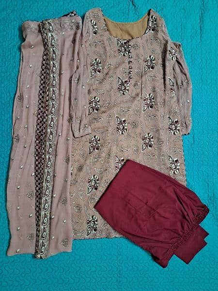 Crinkle chiffon embroidered suit 4