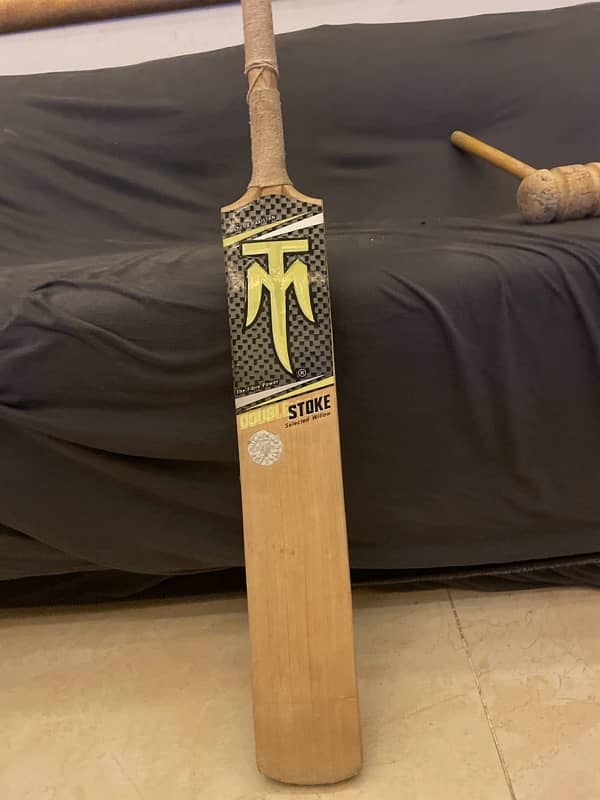 TM bat with free knocking hammer 0