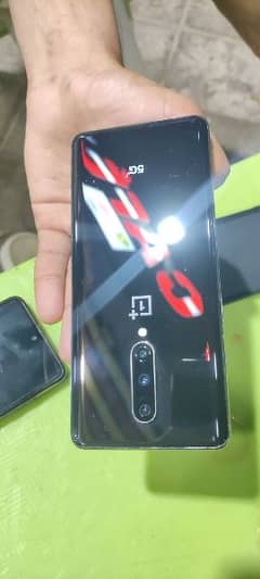 one plus 8 pro in good condition best for gaming 8/128 with charger