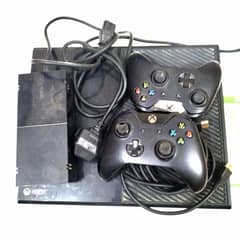 XBox1 1540 500GB with 2 controllers