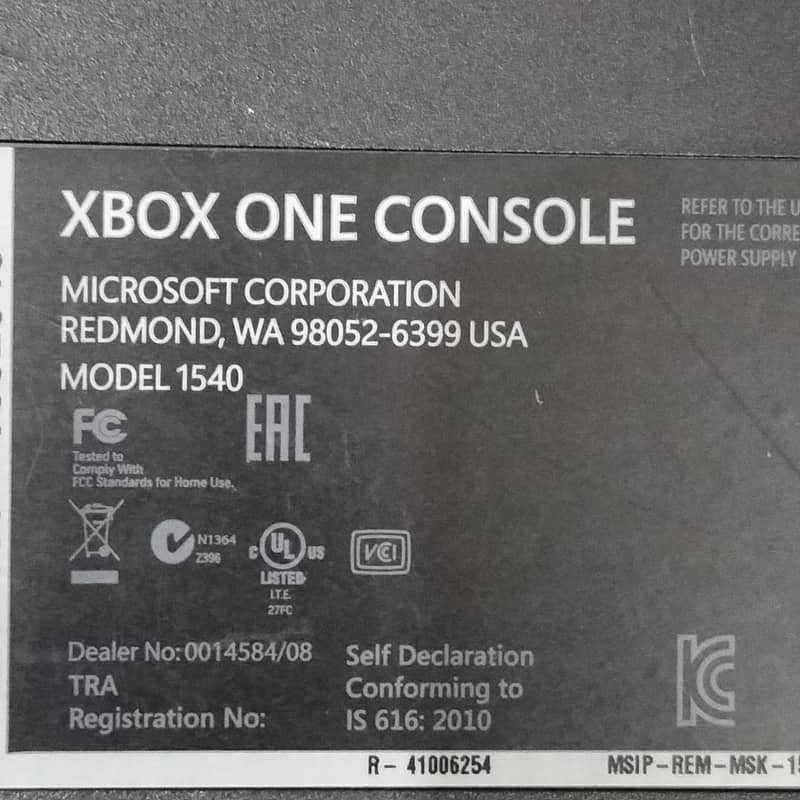 XBox1 1540 500GB with 2 controllers 1