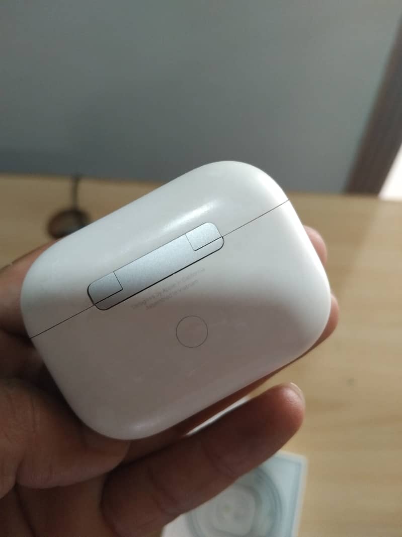 Apple AirPods Pro (1st Generation) with MagSafe Charging Case 2