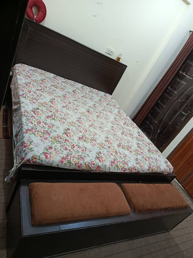 Bed Set, Iron Stand, Dressing, Devidor & Almari 8