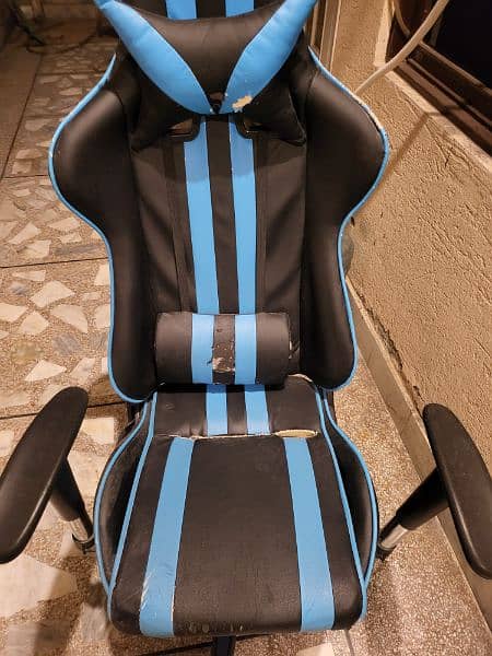 Gaming chair 0