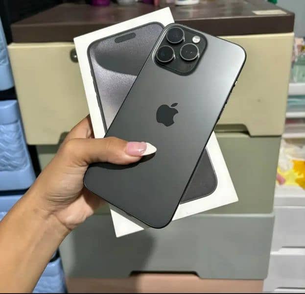 iPhone 15 Pro Max Black Titanium 256gb 2