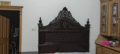 Chinoti king bed set