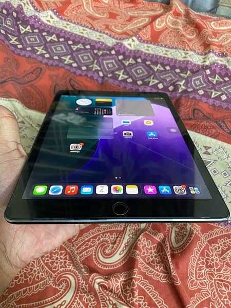 iPad 7th gen (32gb) read add 9