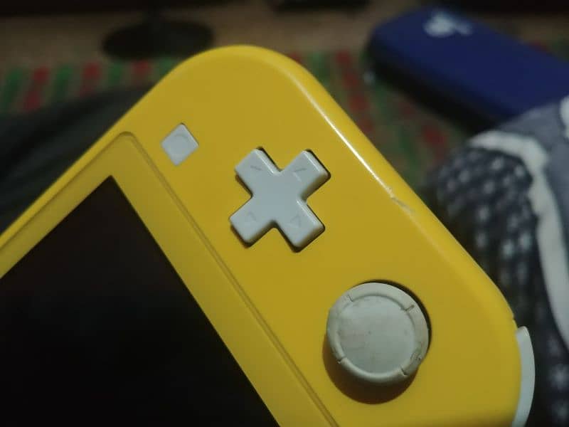 Nintendo Switch Lite 4