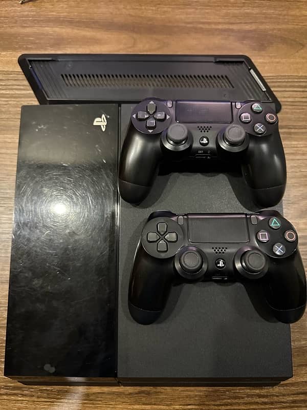 PS4 1 TB 1