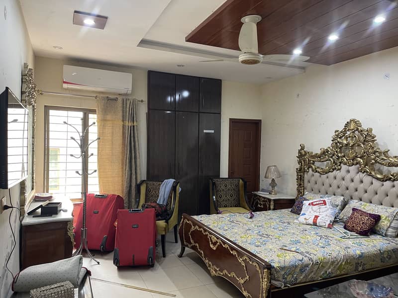 BEAUTIFULL 1 KANAL HOUSE FOR SALE AT IDEAL LOCATION OF JOHAR TOWN NEAR EMPORIUM MALL 5