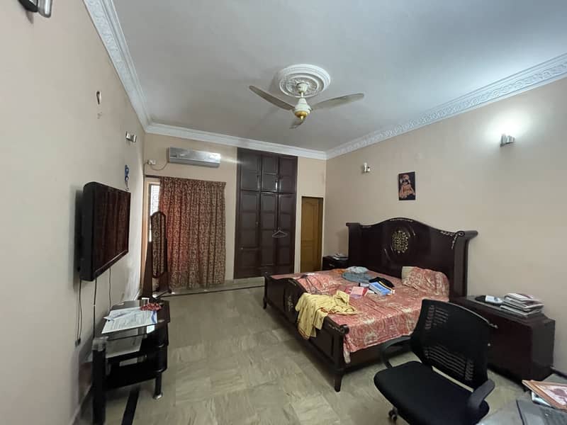 BEAUTIFULL 1 KANAL HOUSE FOR SALE AT IDEAL LOCATION OF JOHAR TOWN NEAR EMPORIUM MALL 0