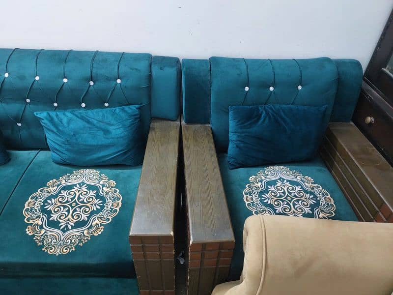 5 seater sofa set available 2