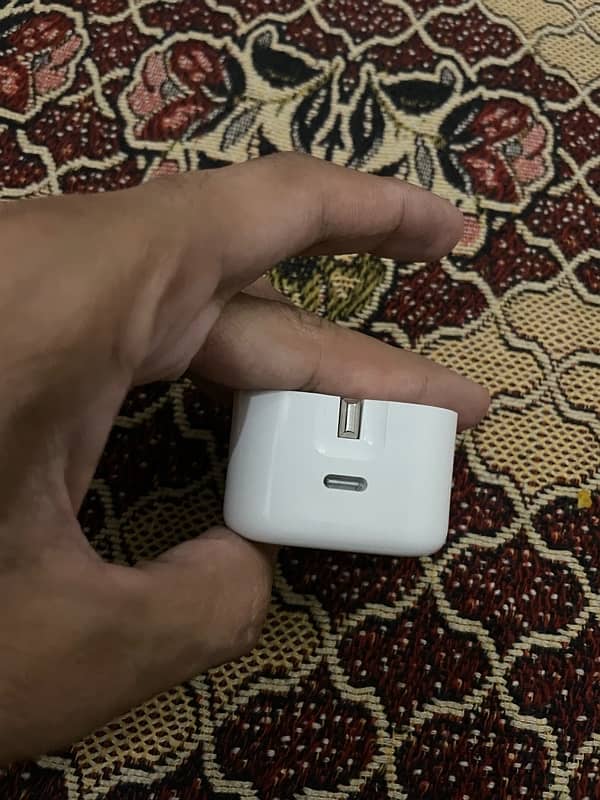 oragnal apple charger 2 week use kia ha with box wtsapp 03700121520 0