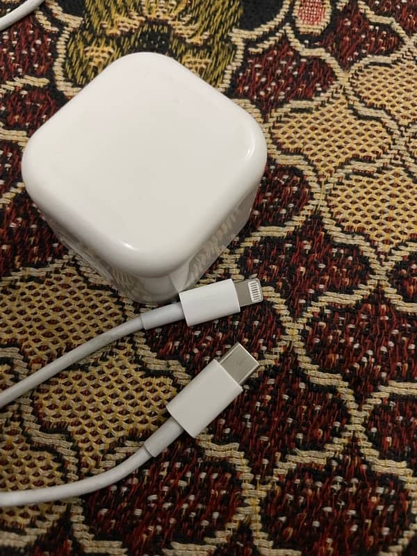 oragnal apple charger 2 week use kia ha with box wtsapp 03700121520 1