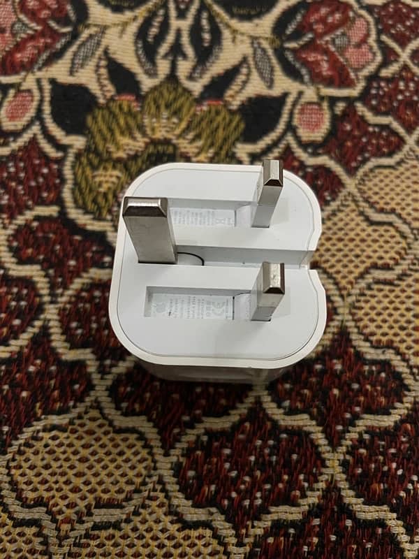 oragnal apple charger 2 week use kia ha with box wtsapp 03700121520 2