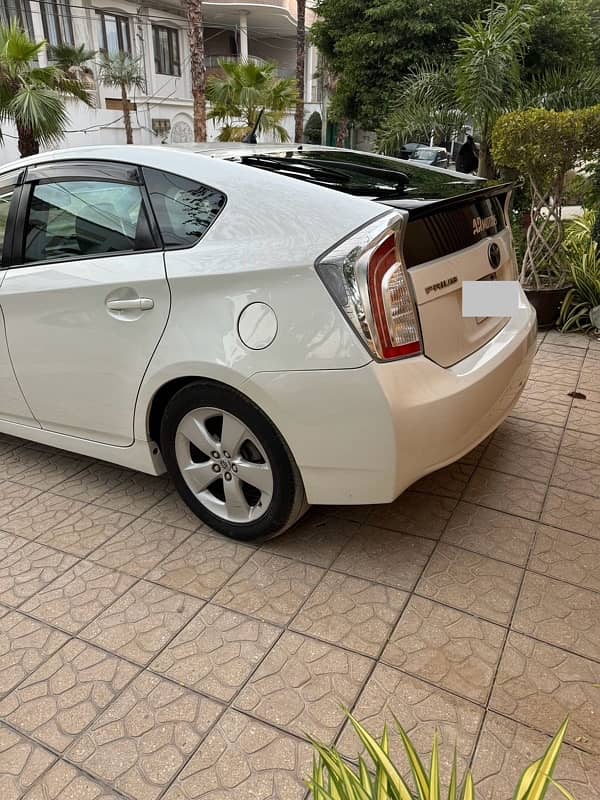 Toyota Prius 2014 4