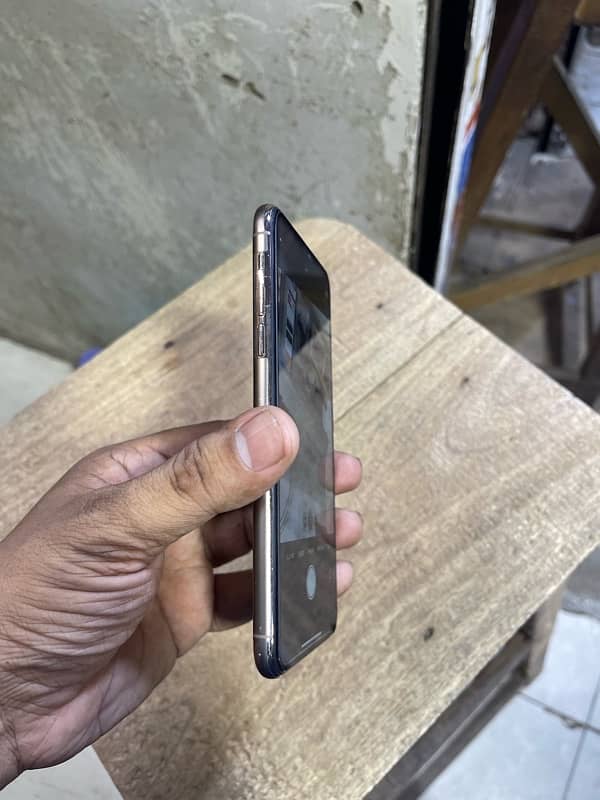 I phone 11 pro max 256gb PTA approved 5