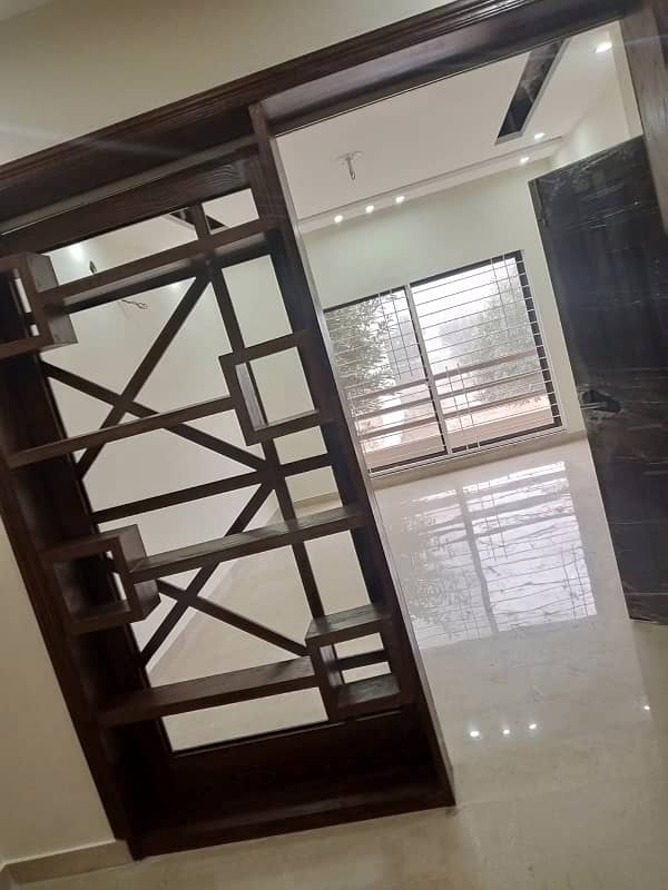 10 MARLA HOUSE FOR RENT IN BAHRIA TOWN LAHORE 1