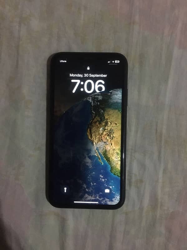 iPhone XR pta approved 64 GB water pack 0