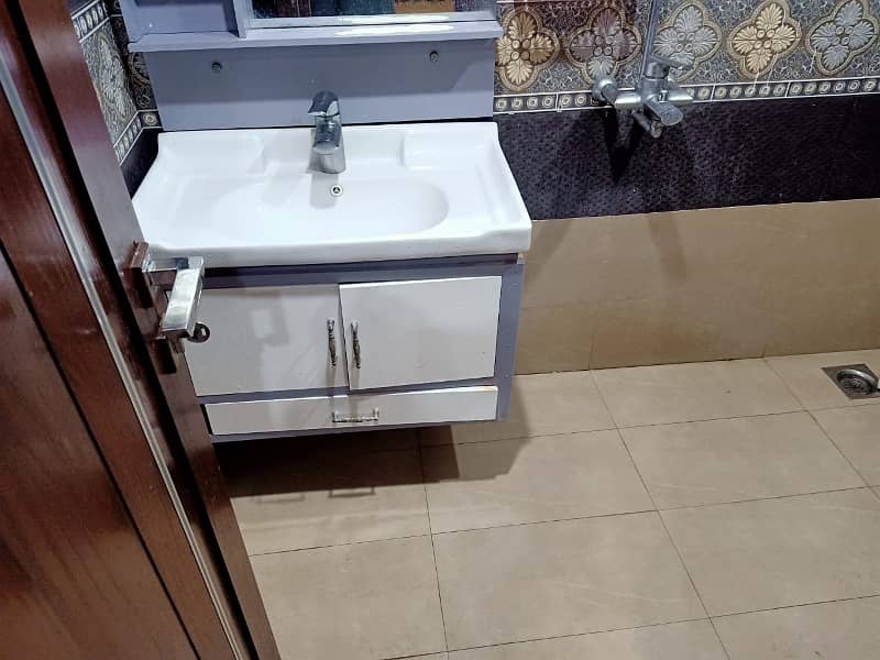 10 MARLA HOUSE FOR RENT IN BAHRIA TOWN LAHORE 8