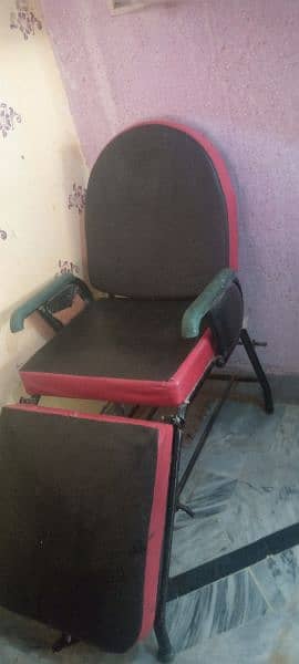 parlour and facial bed in best condition 0